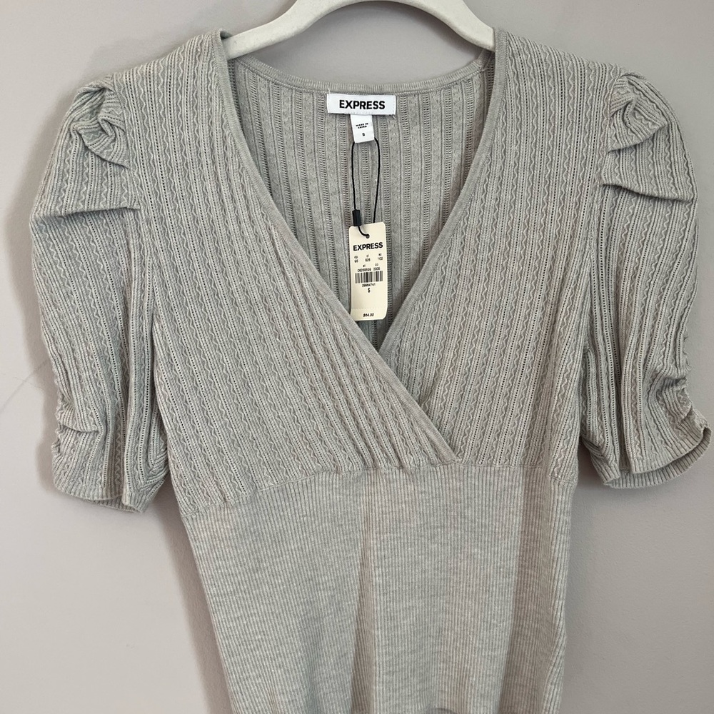 Express short, puff sleeve top